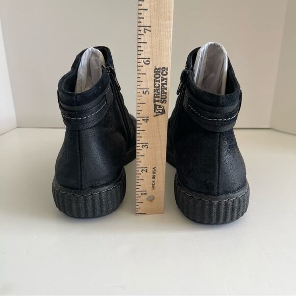Clarks Suede Ankle Boots Black Booties - Picture 14 of 16